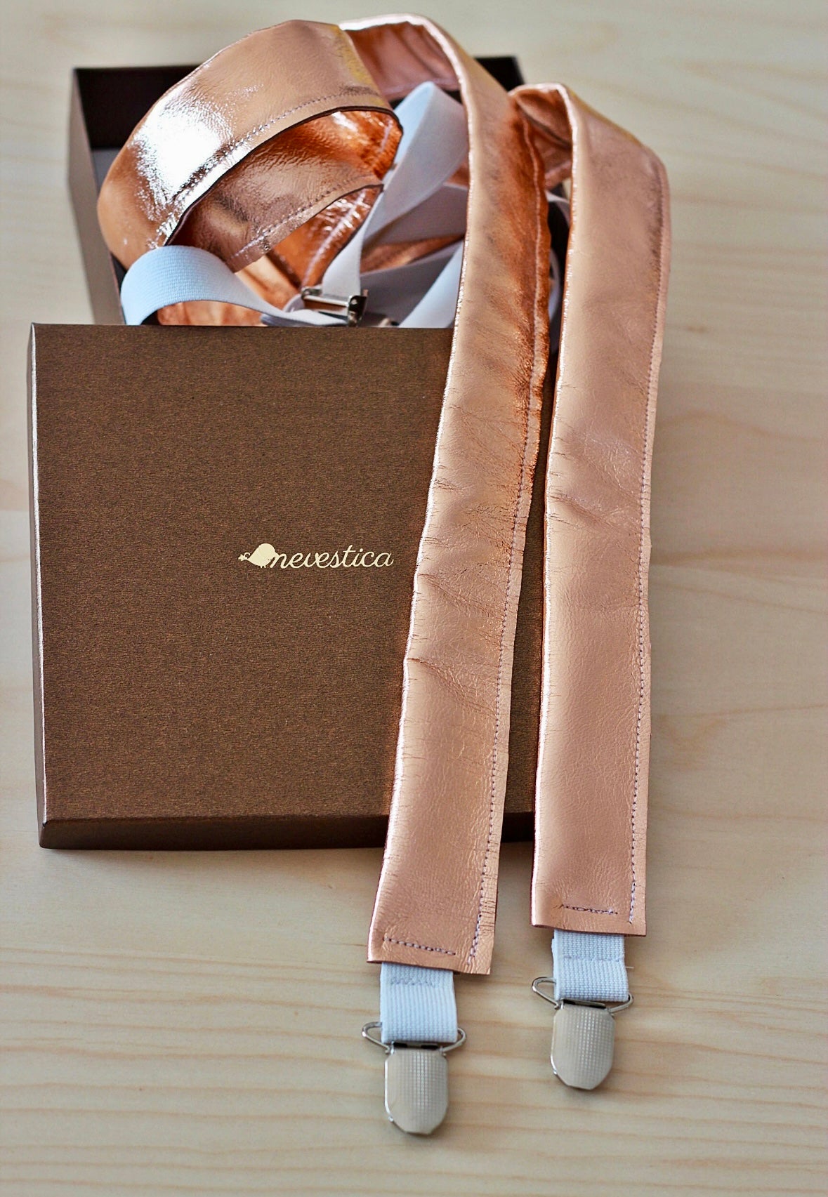 Hosenträger aus Leder in Roségold-Farbe