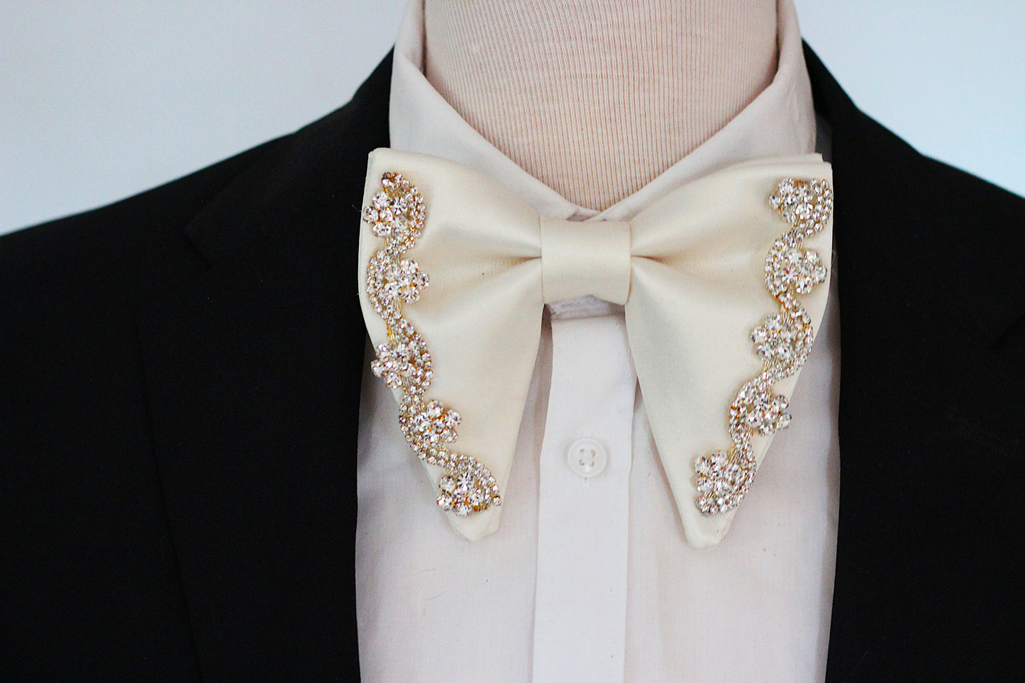 Weiße Satin HochzeitFliege mit Strassteinen
