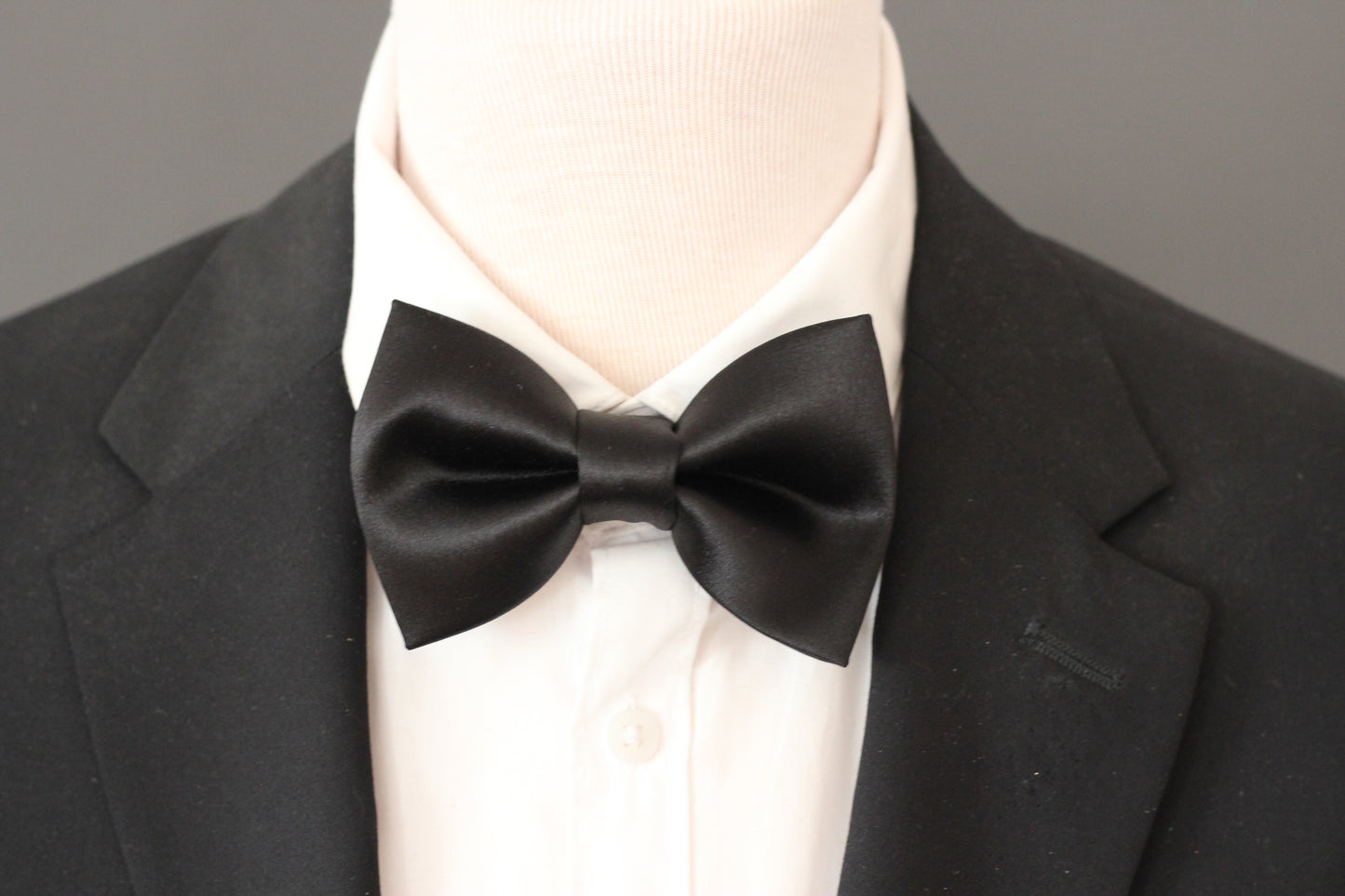 Elegangnte schwarze Herrenfliege aus Satin Tom Ford style
