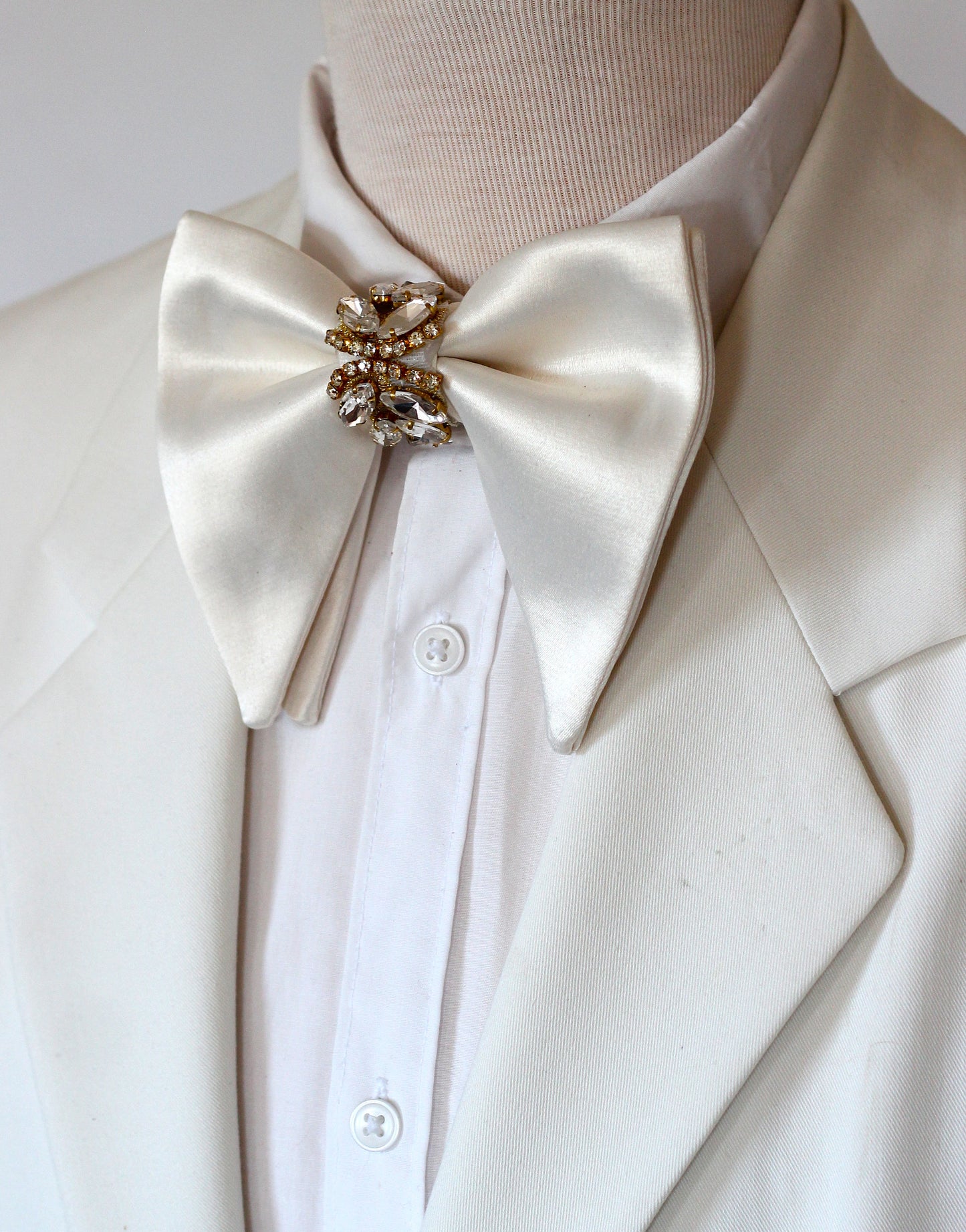 Weiße Satin HochzeitFliege mit Strassteinen