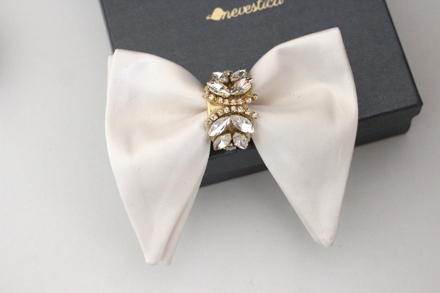 Weiße Satin HochzeitFliege mit Strassteinen