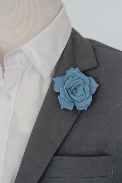 Ansteckblume blauer Wildleder