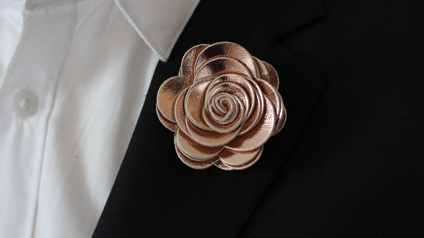 Blumenanstecknadel Roségold Leder