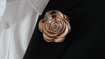 Blumenanstecknadel Roségold Leder