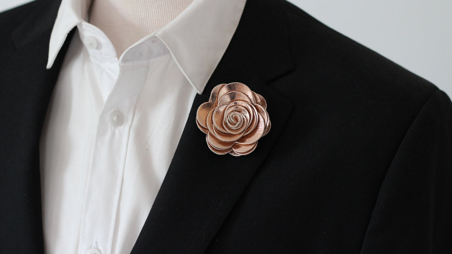 Blumenanstecknadel Roségold Leder