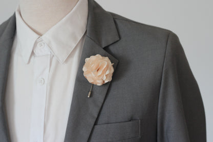 Champagne Blumenanstecknadel