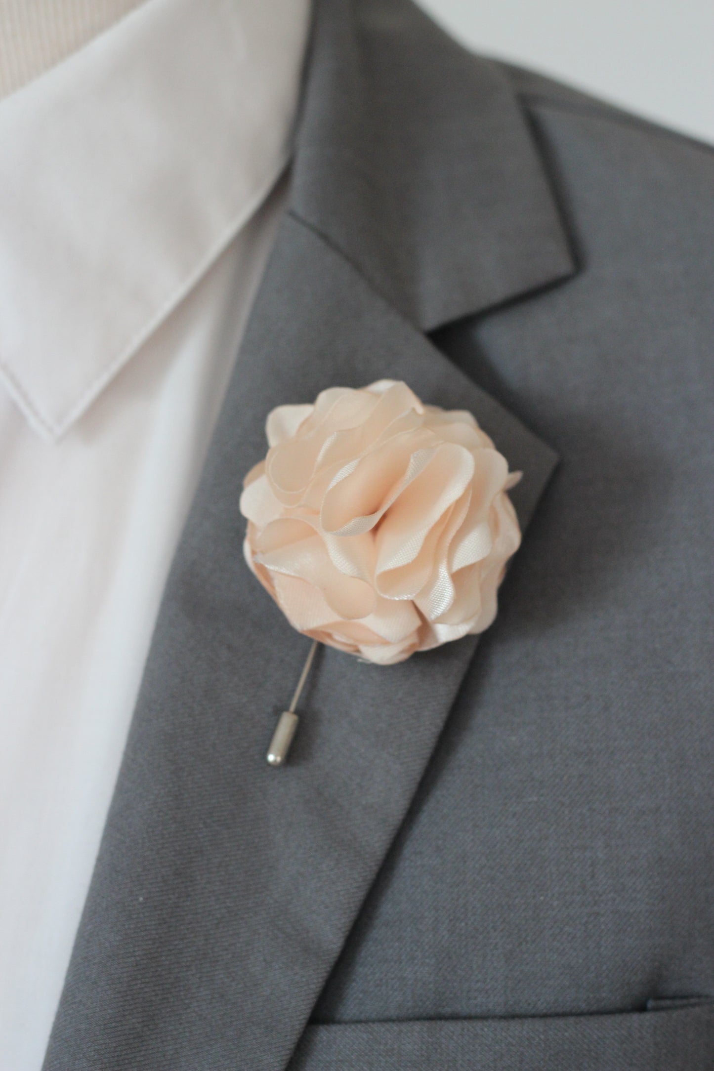 Champagne Blumenanstecknadel