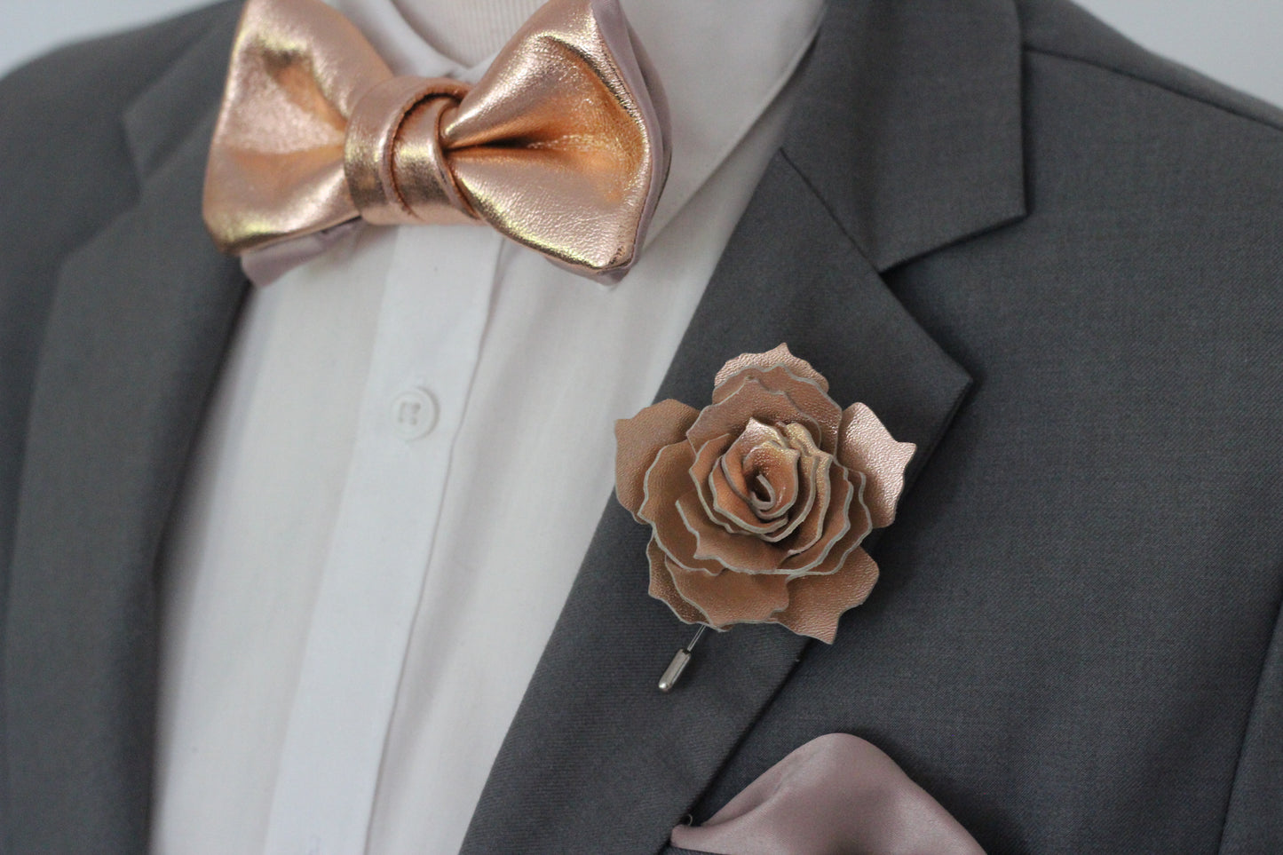 Rosegoldene Herren Fliege aus Leder