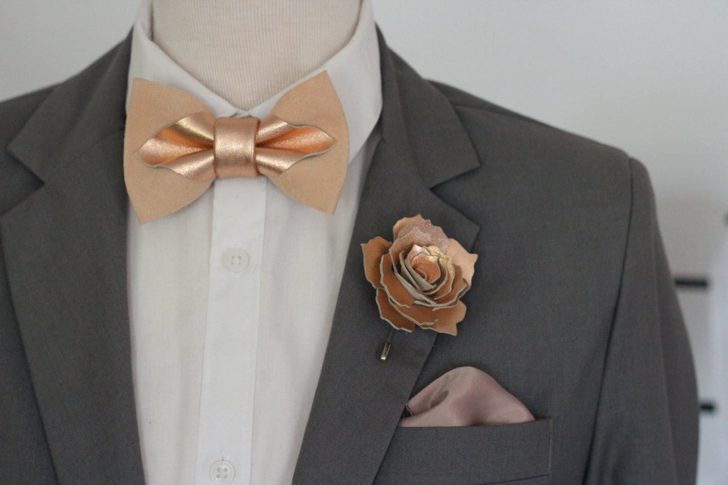Rosegoldene Herren Fliege aus Leder