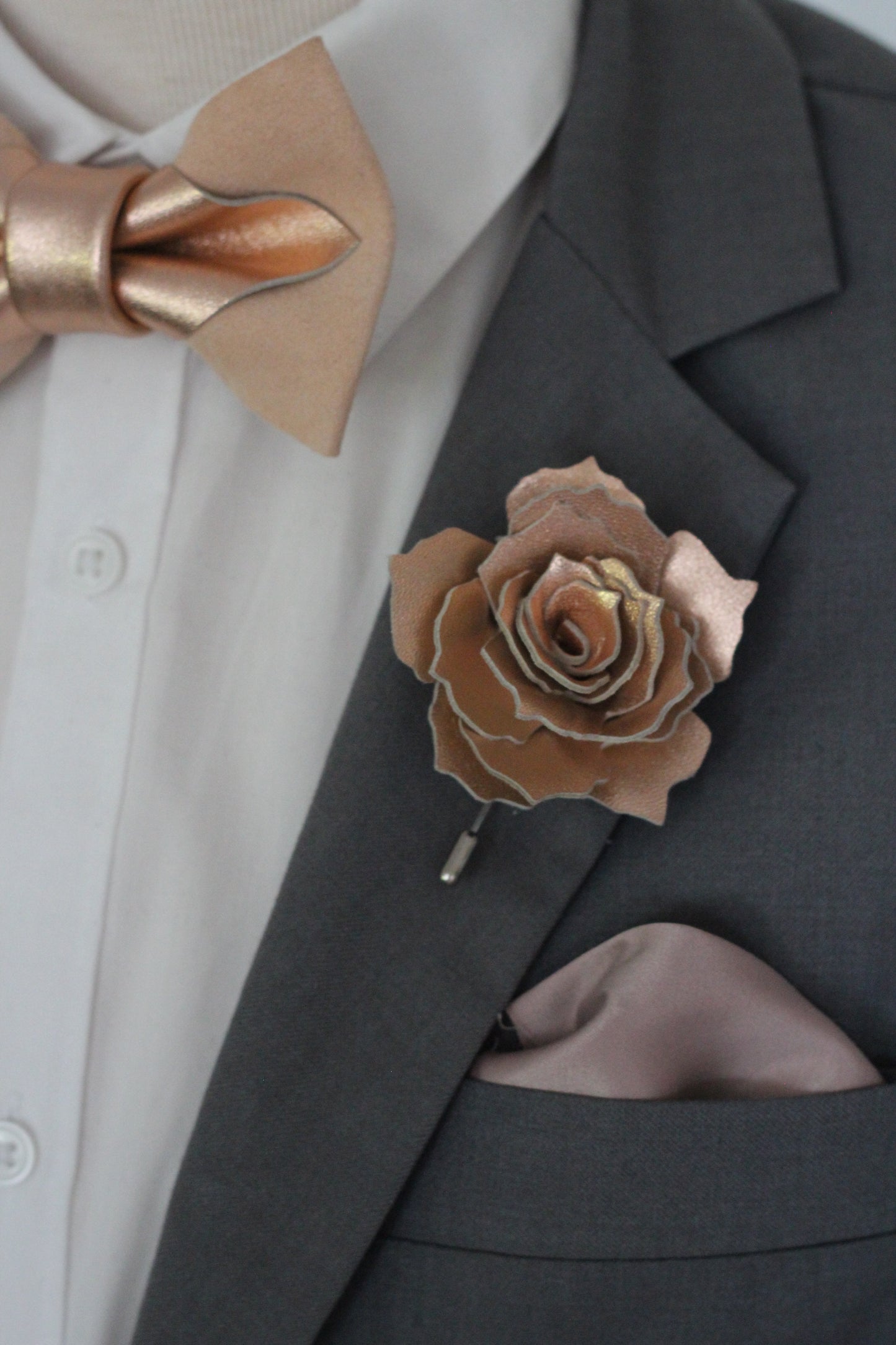 Rosegoldene Herren Fliege aus Leder