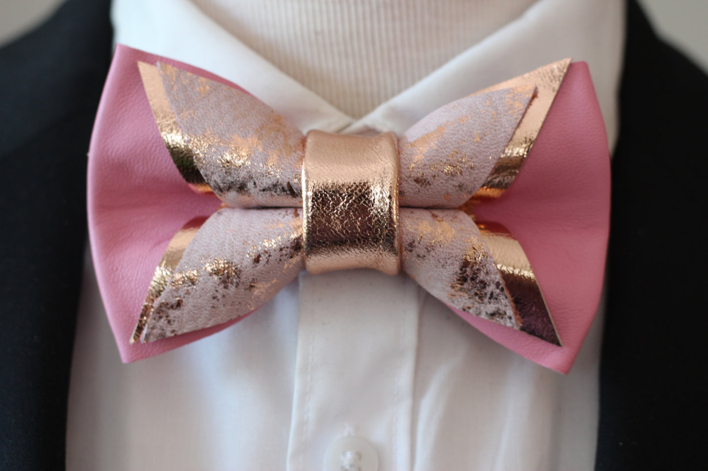 Rosegoldene Pink Herren Fliege aus Leder