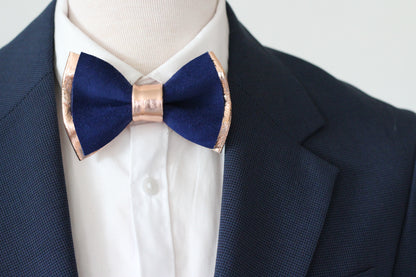 Rosegoldene und blaue Herren Fliege aus Leder