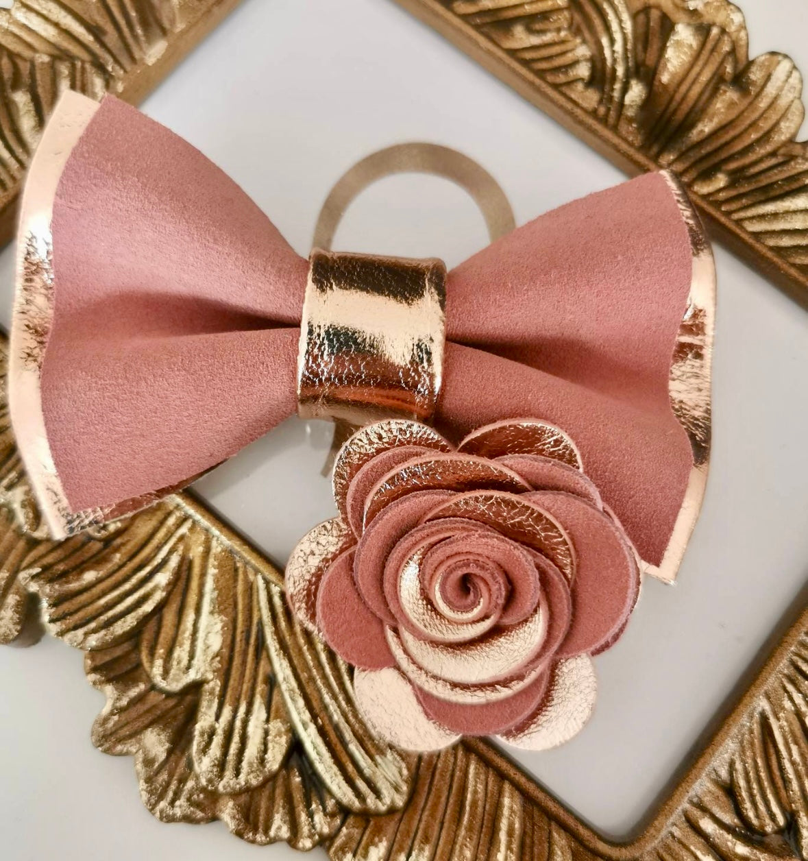 Rosegoldene Zartrosa Herren Fliege aus Leder