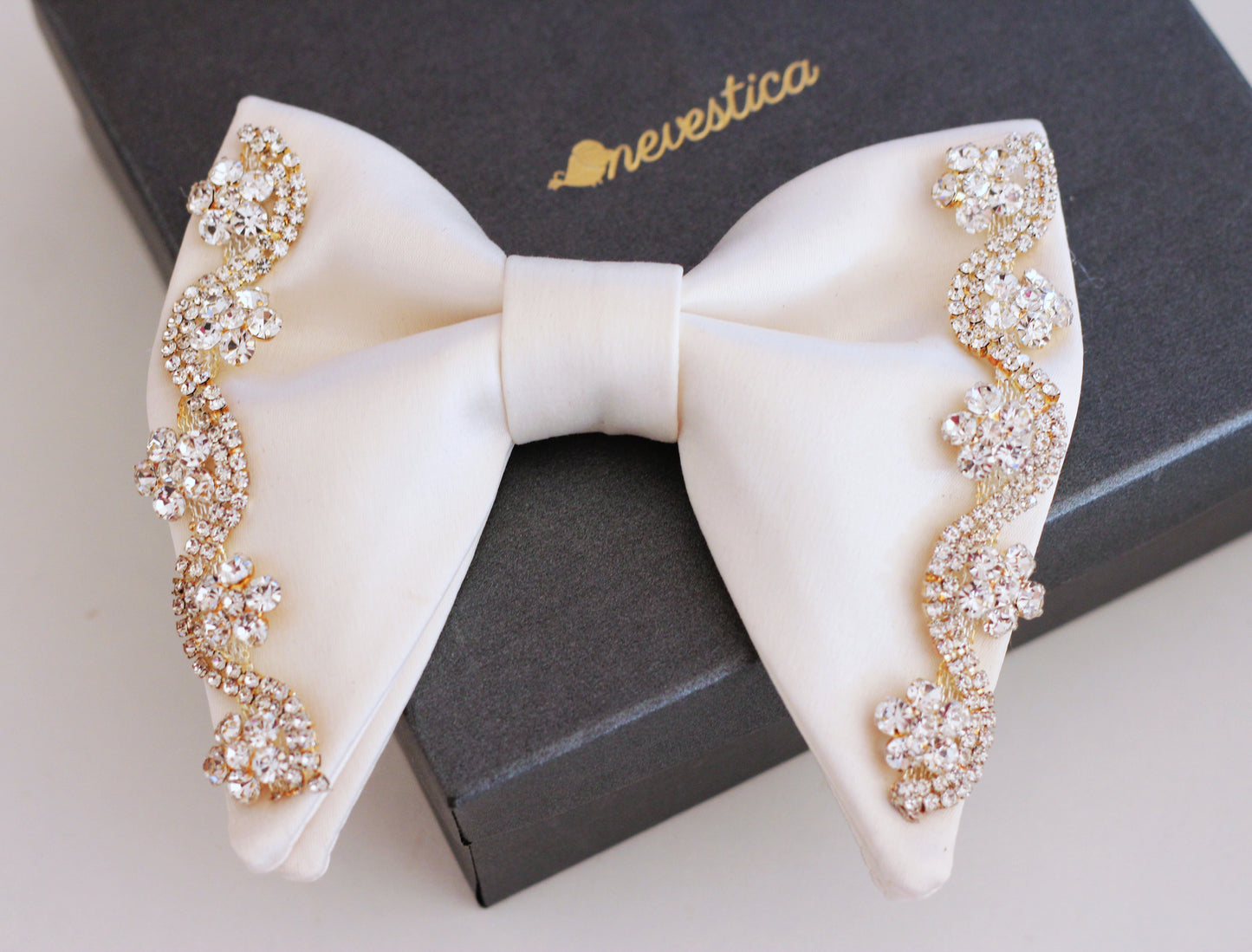 Weiße Satin HochzeitFliege mit Strassteinen