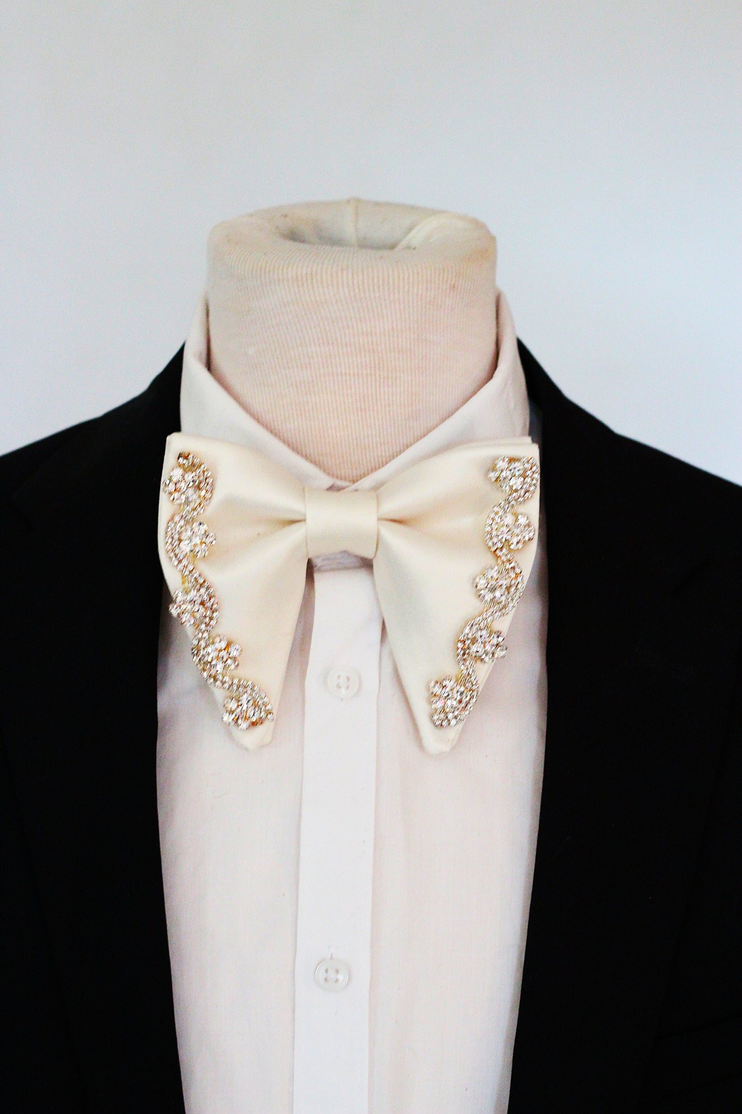 Weiße Satin HochzeitFliege mit Strassteinen